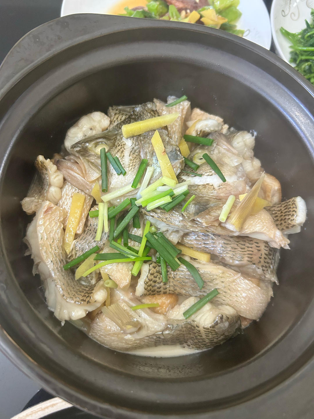 鲜嫩豆腐鲈鱼煲