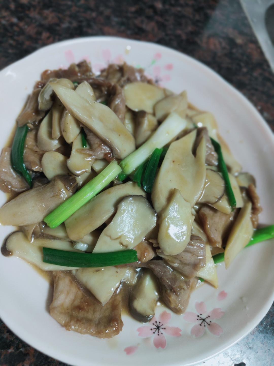 鸡腿菇炒肉