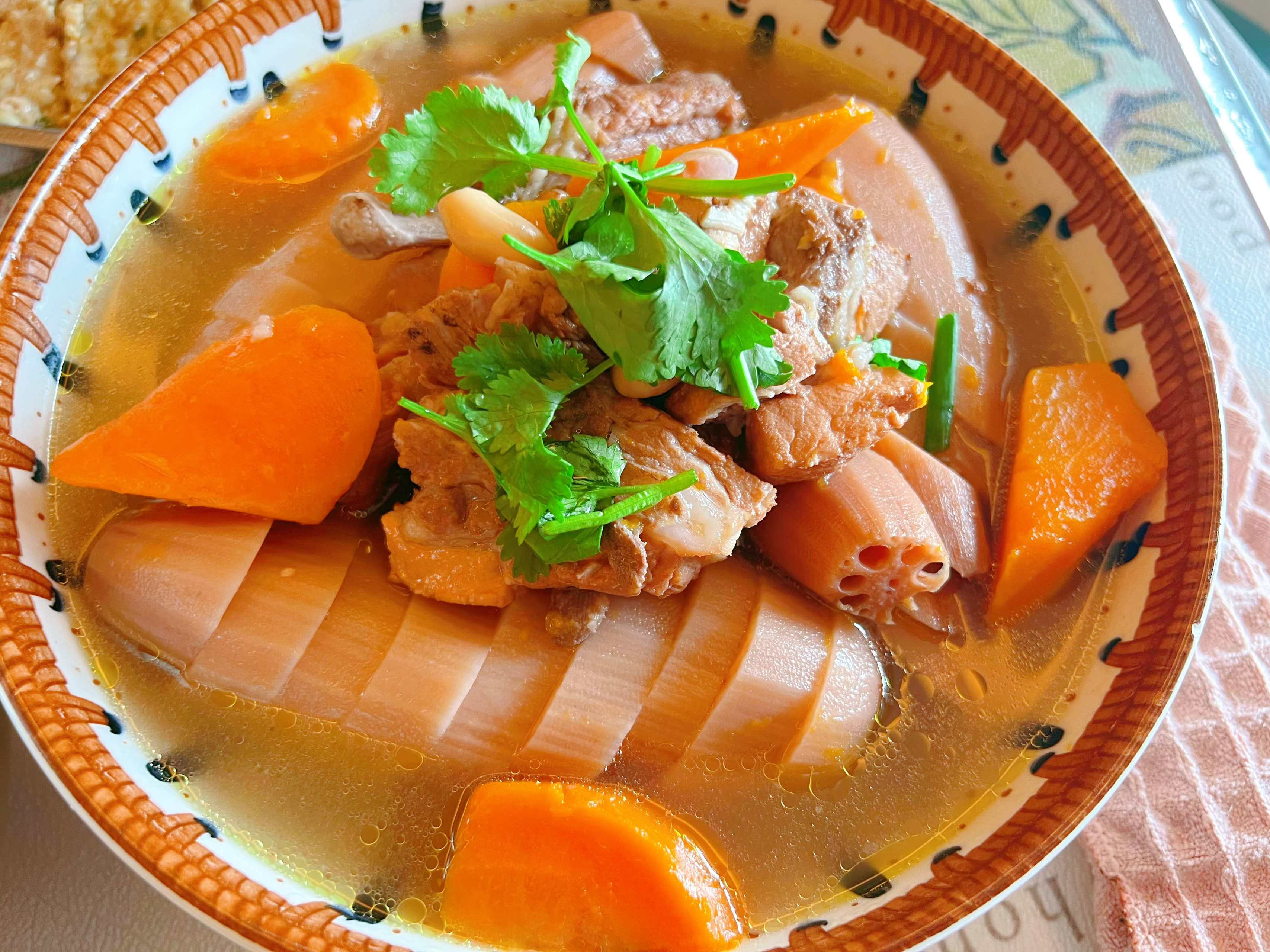 广东莲藕排骨汤的做法