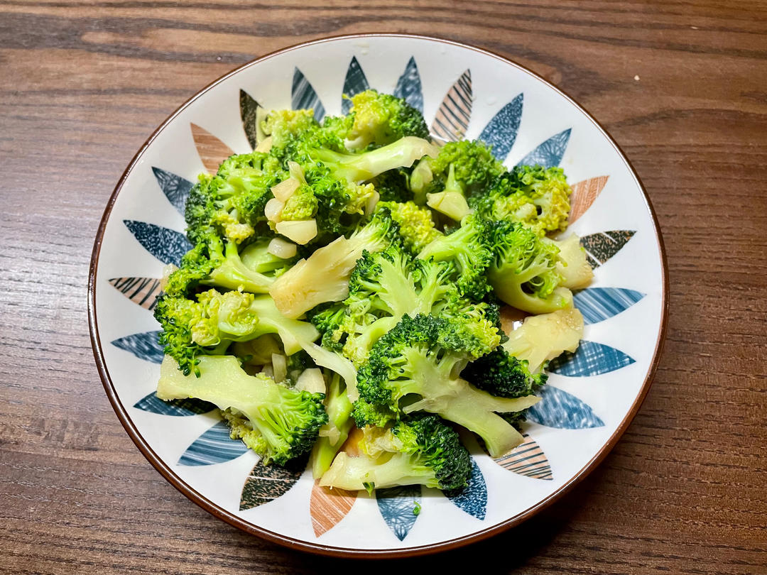 好吃到爆的耗油蒜蓉西兰花(从不修图，喜欢请关注)