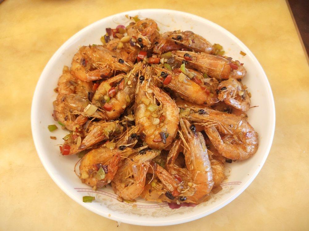 厨师长教你：“椒盐虾”的家常做法，口感酥脆味道很赞，先收藏了