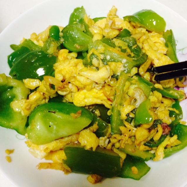 青椒炒鸡蛋的做法