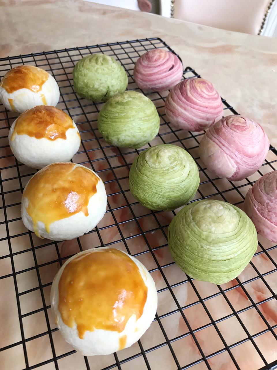蛋黄酥~紫薯、抹茶、原味~花好月圆，中秋快乐~内附一次做六色蛋黄酥方法~
