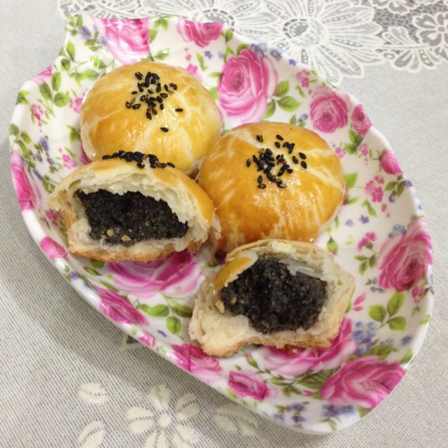 泳式芝麻月饼