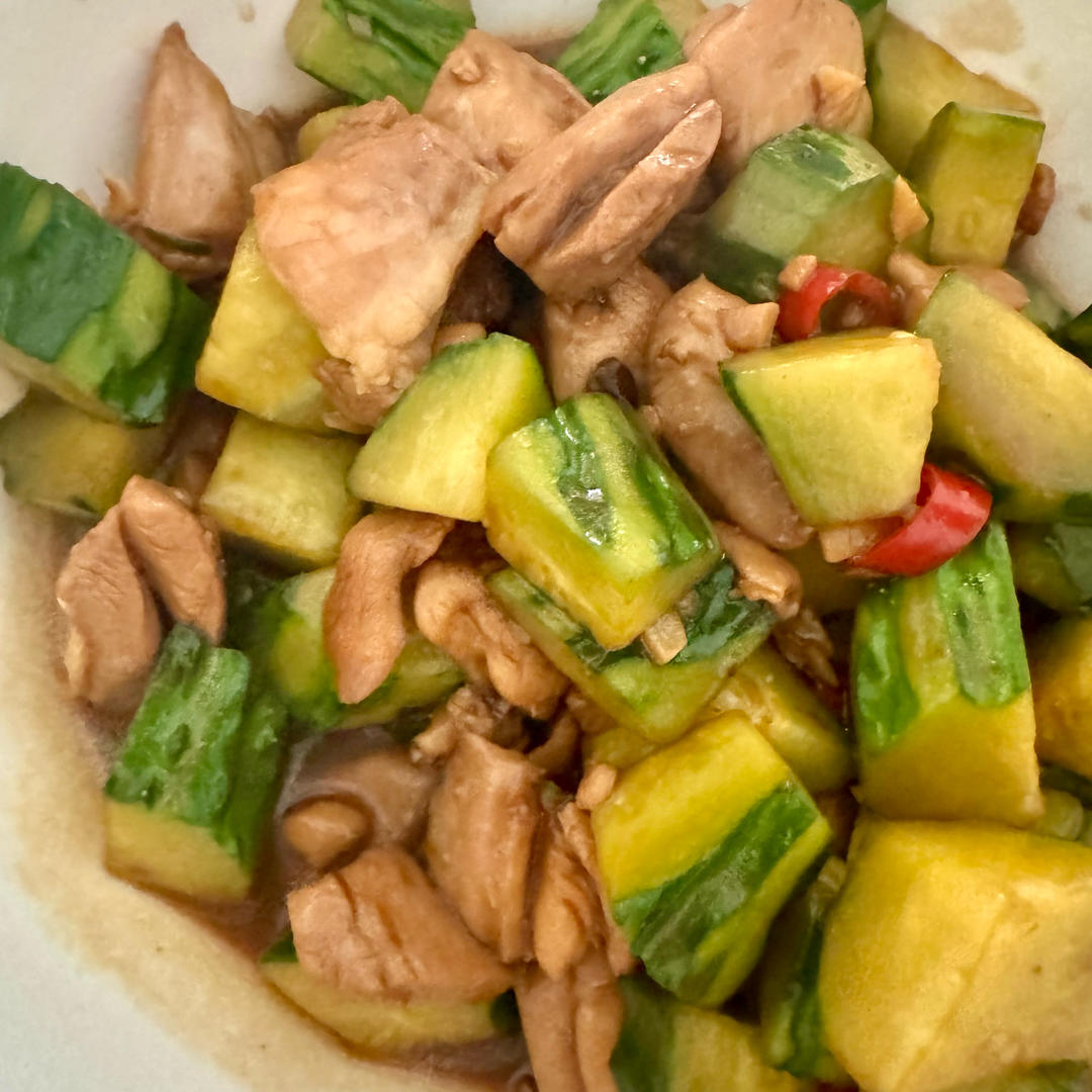 今日菜谱：黄瓜鸡丁