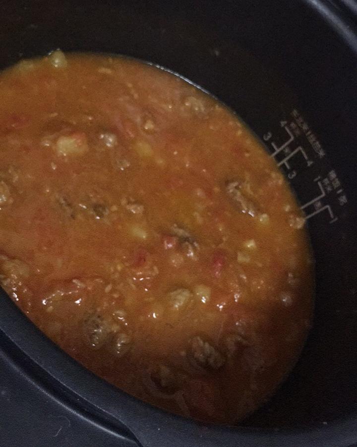 汤浓肉嫩的番茄牛腩，牛腩软烂秘法