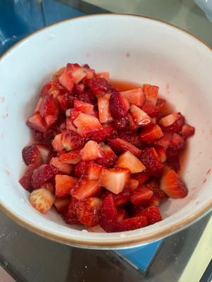 🍓消耗草莓的草莓牛奶饮的做法 步骤2