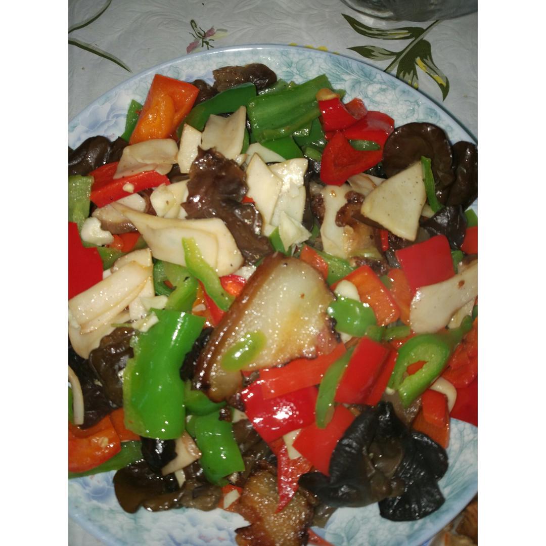 蘑菇木耳小炒