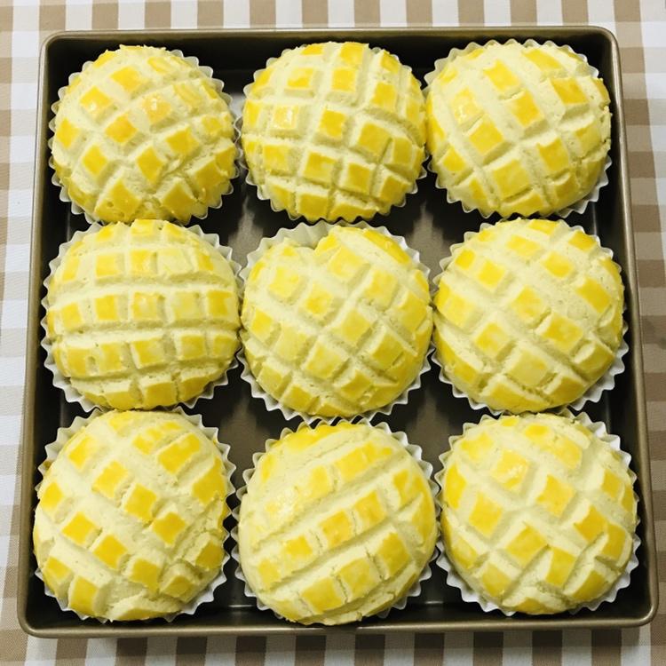 好吃到炸裂的港式菠萝包（附带制作酥皮的小视频）