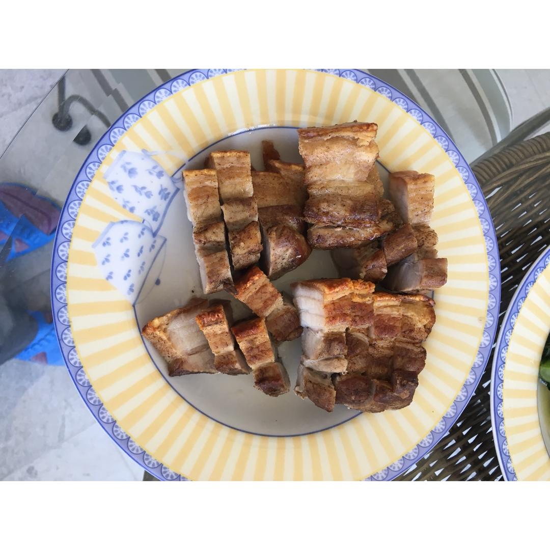 广式脆皮烧肉的做法！