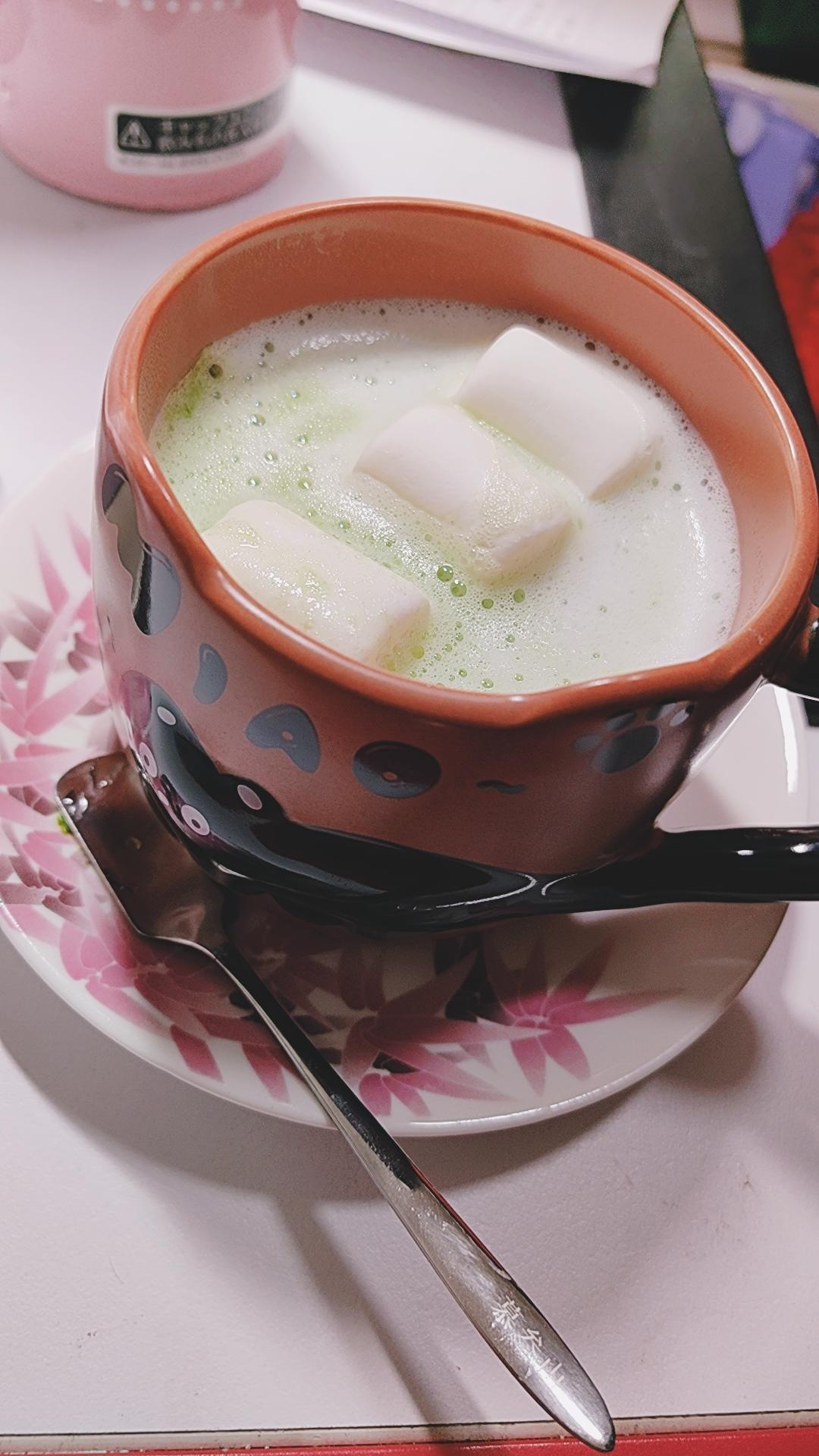 抹茶热拿铁 matcha latte