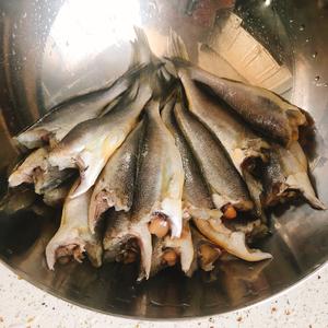 鲜美家焖小黄花鱼的做法 步骤1