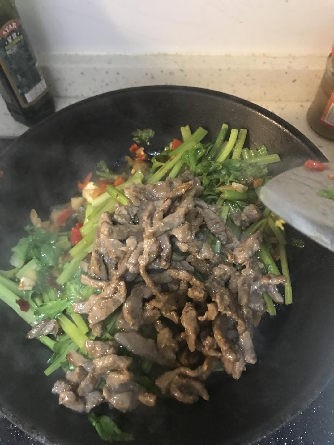 川味芹菜炒牛肉