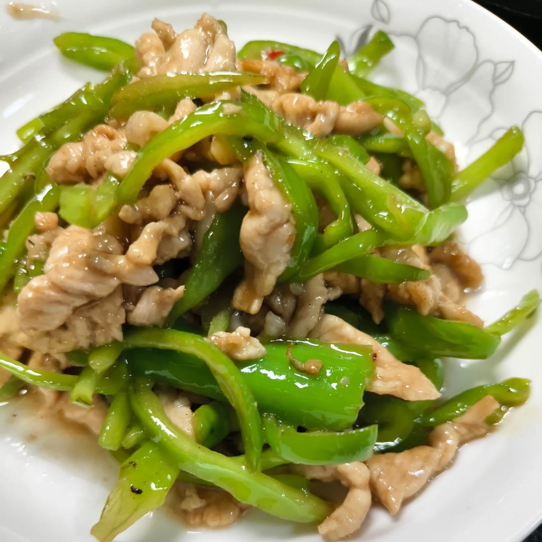 青椒肉丝，这样炒太好吃了。