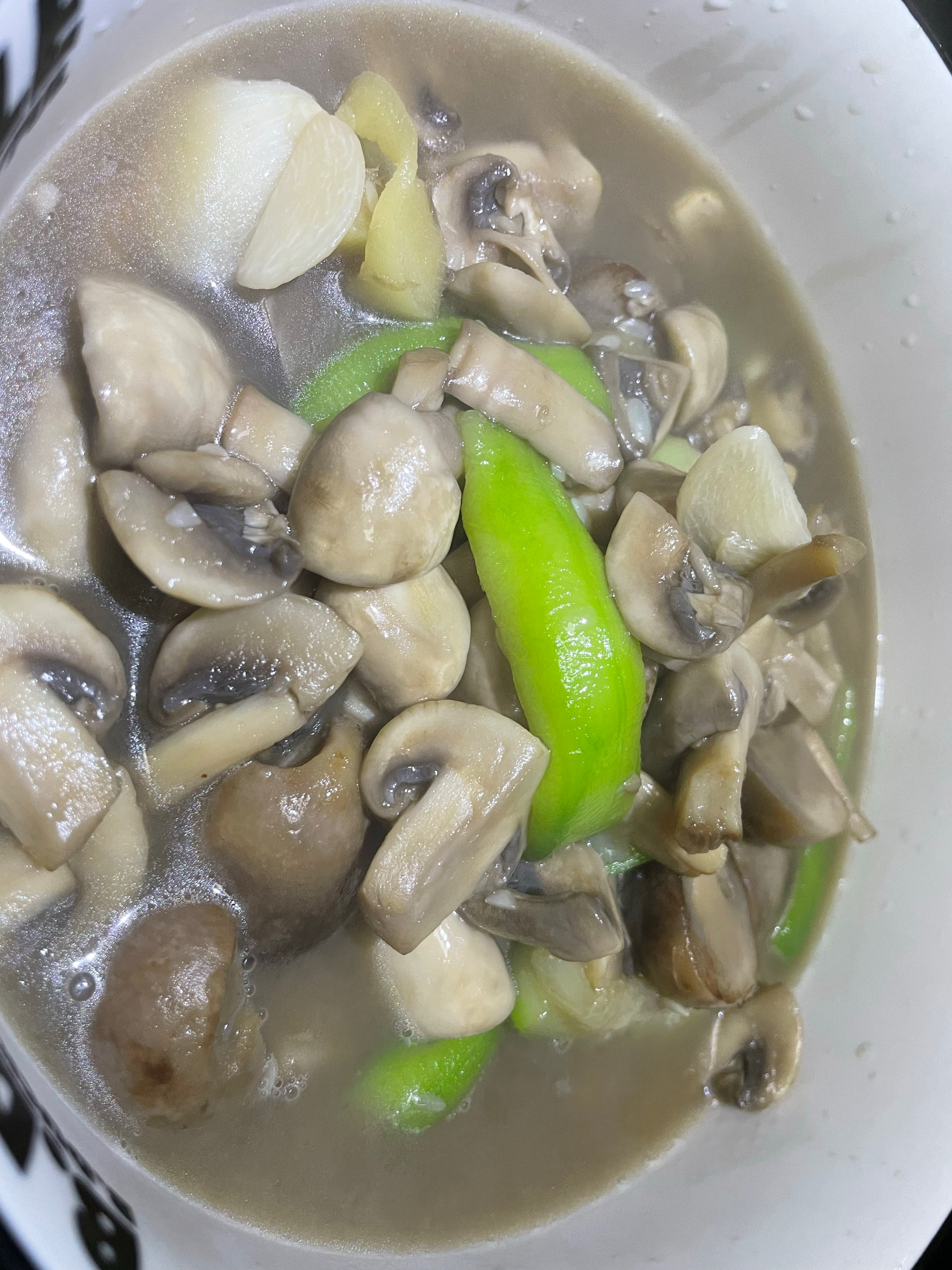 丝瓜炒蘑菇