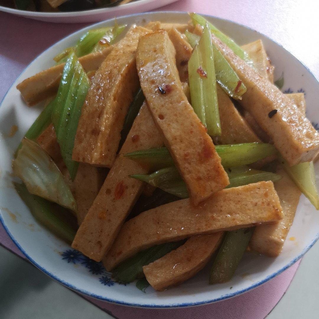 千页豆腐炒芹菜