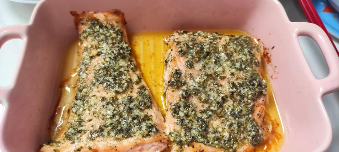 蒜香三文鱼。烤箱、空气炸锅均适用