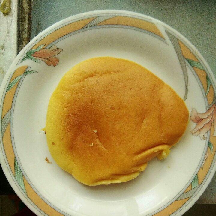 【酸奶松饼yogurt pancake】，搭上黑莓果酱和枫糖的美味。