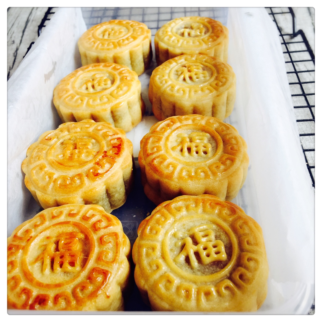 广式月饼——蛋黄莲蓉月饼