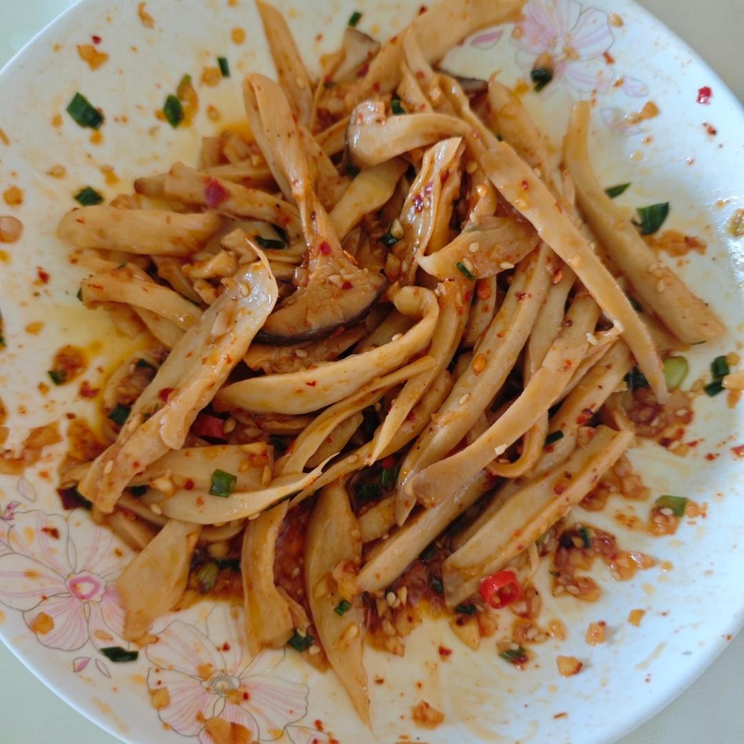 比肉还好吃的【手撕凉拌杏鲍菇】，上桌扫光光