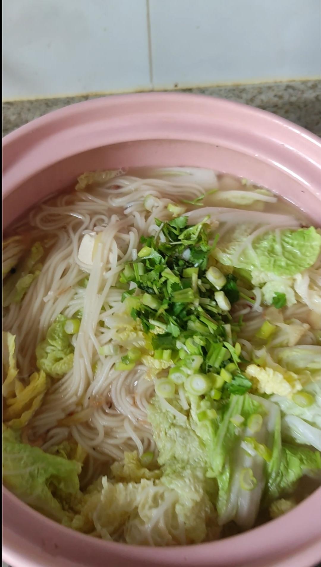 白菜豆腐酸汤面