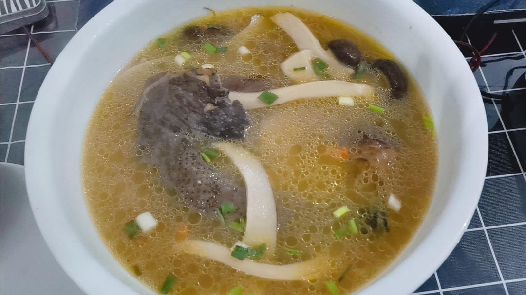 枸杞红枣乌鸡汤