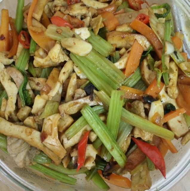 素菜：芹菜炒豆腐干