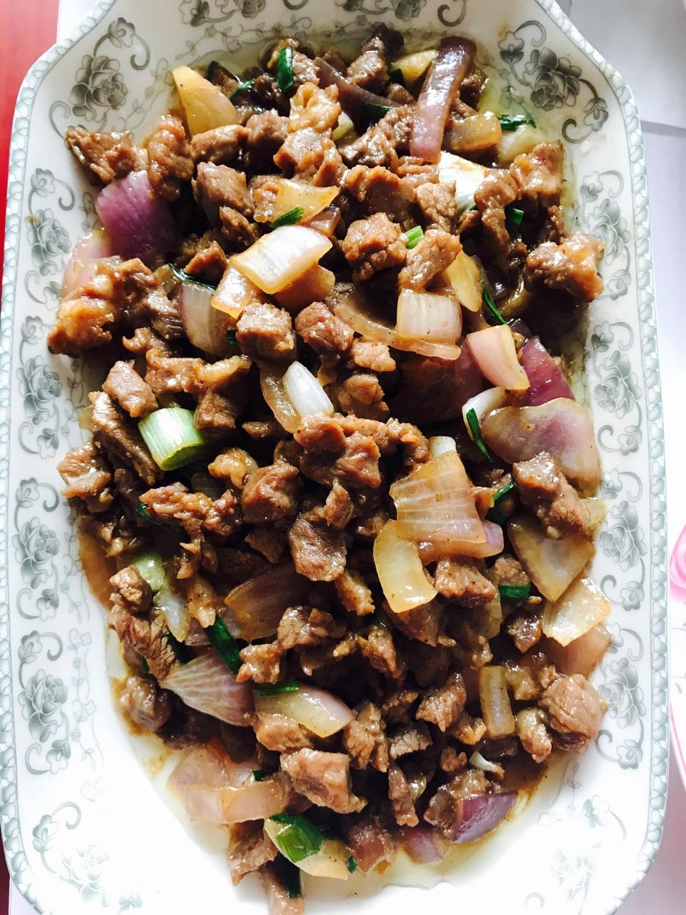 孜然洋葱炒牛肉粒