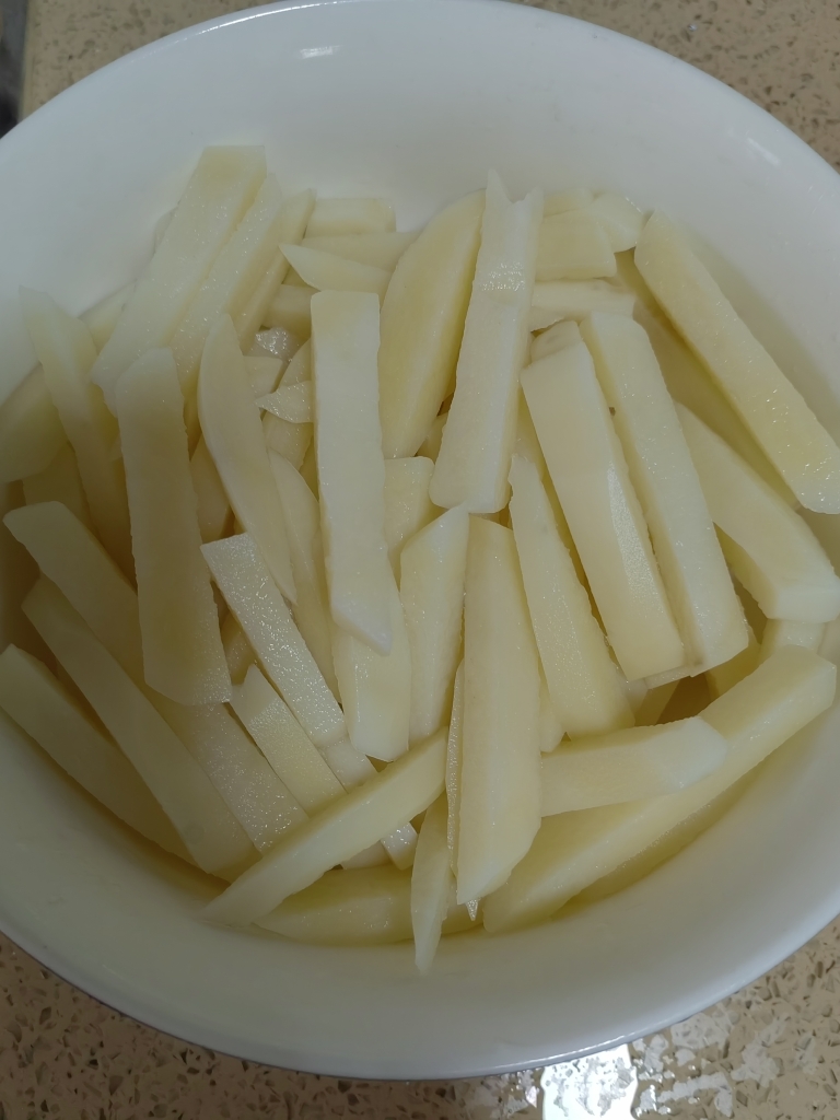 薯香松脆的自制炸薯条的做法 步骤6