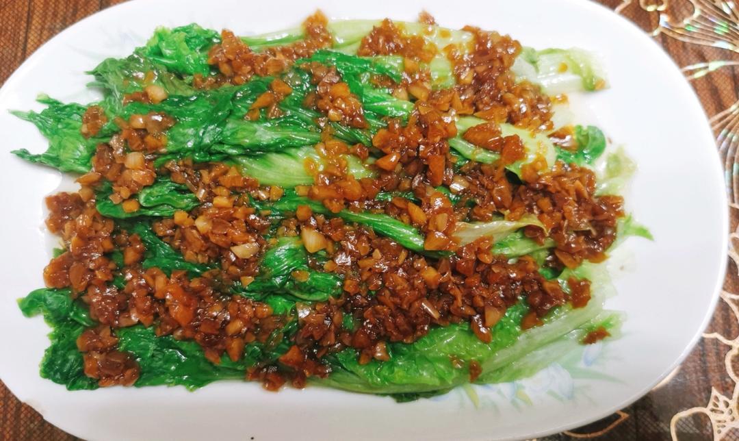 蒜蓉蚝油生菜，清脆爽口，色香味俱全