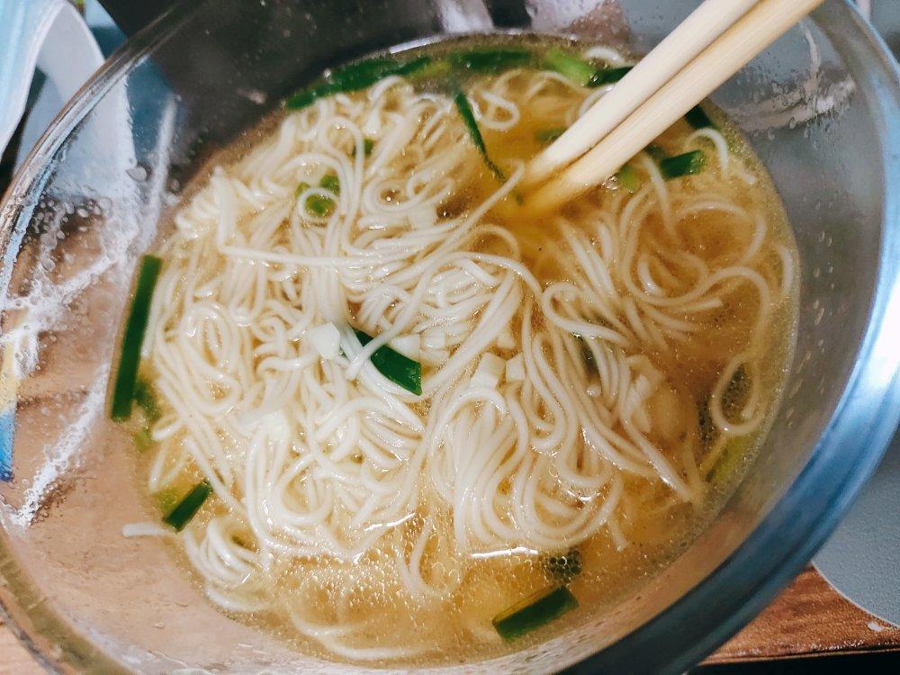 热汤面