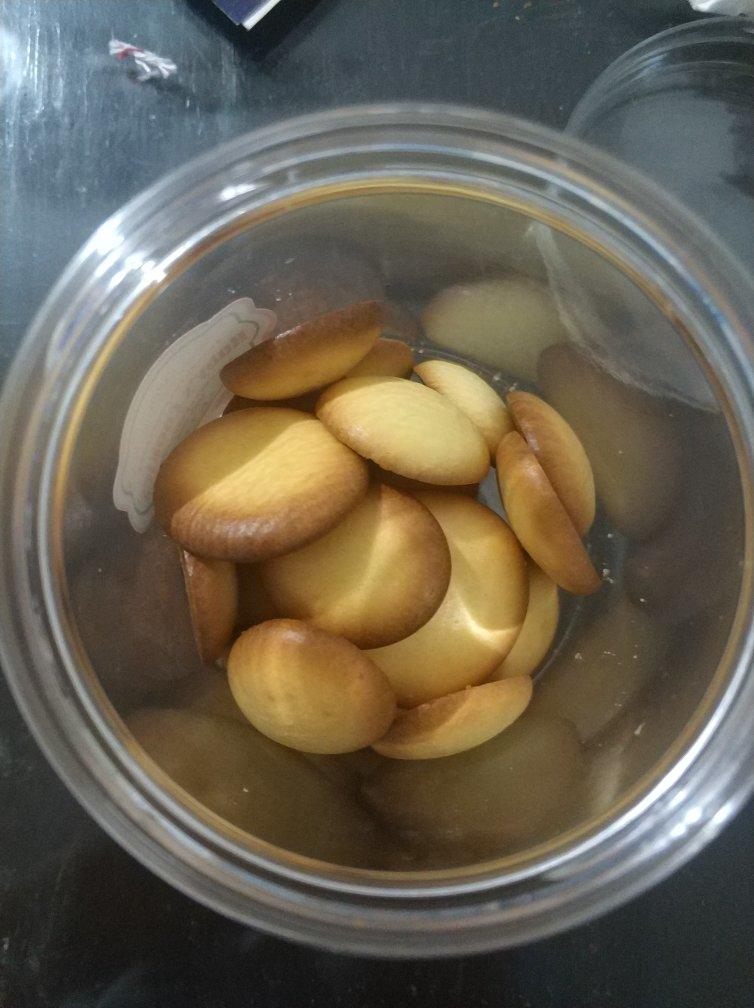 无水无油酥脆香甜的蛋黄小饼干