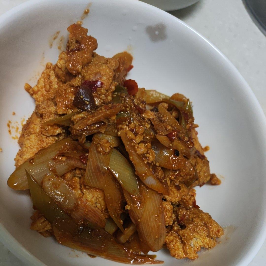 🔥🐟无敌下饭的家常烧鱼籽（干锅鱼杂）🍚🥤