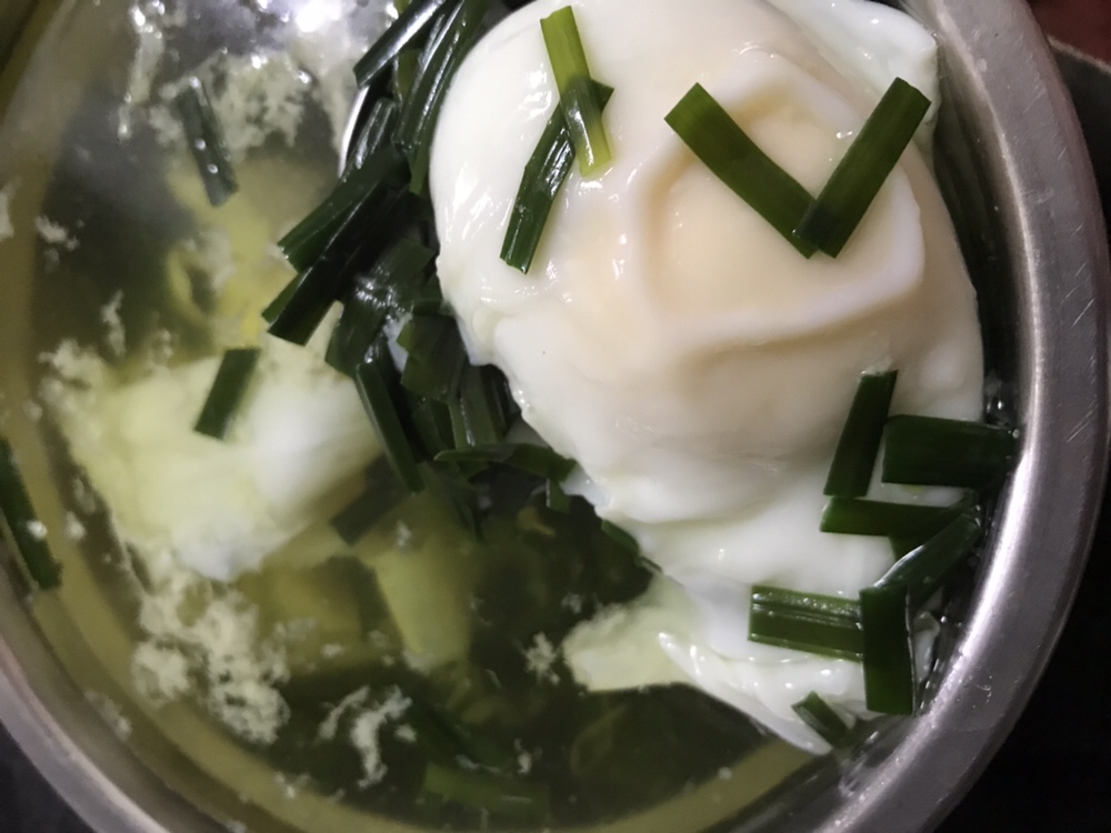 跌打散瘀小偏方-韭菜绿壳鸭蛋汤的做法