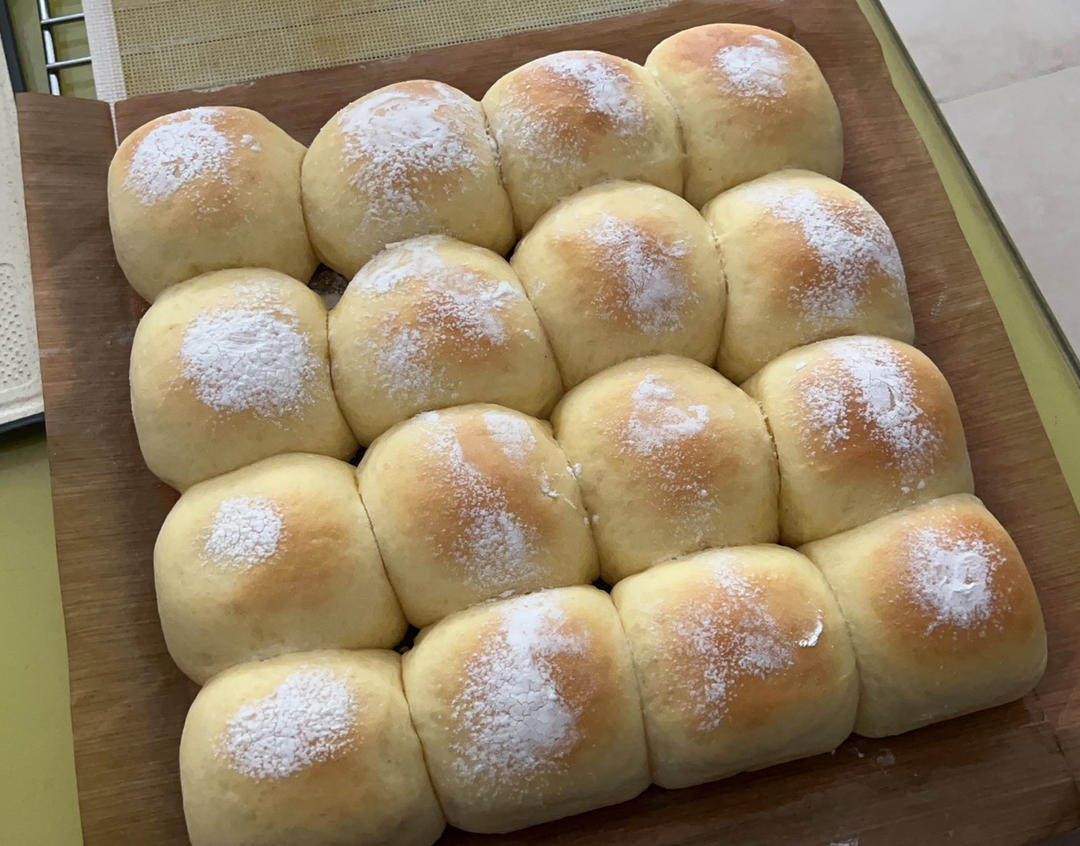 超级柔软的淡奶油小餐包