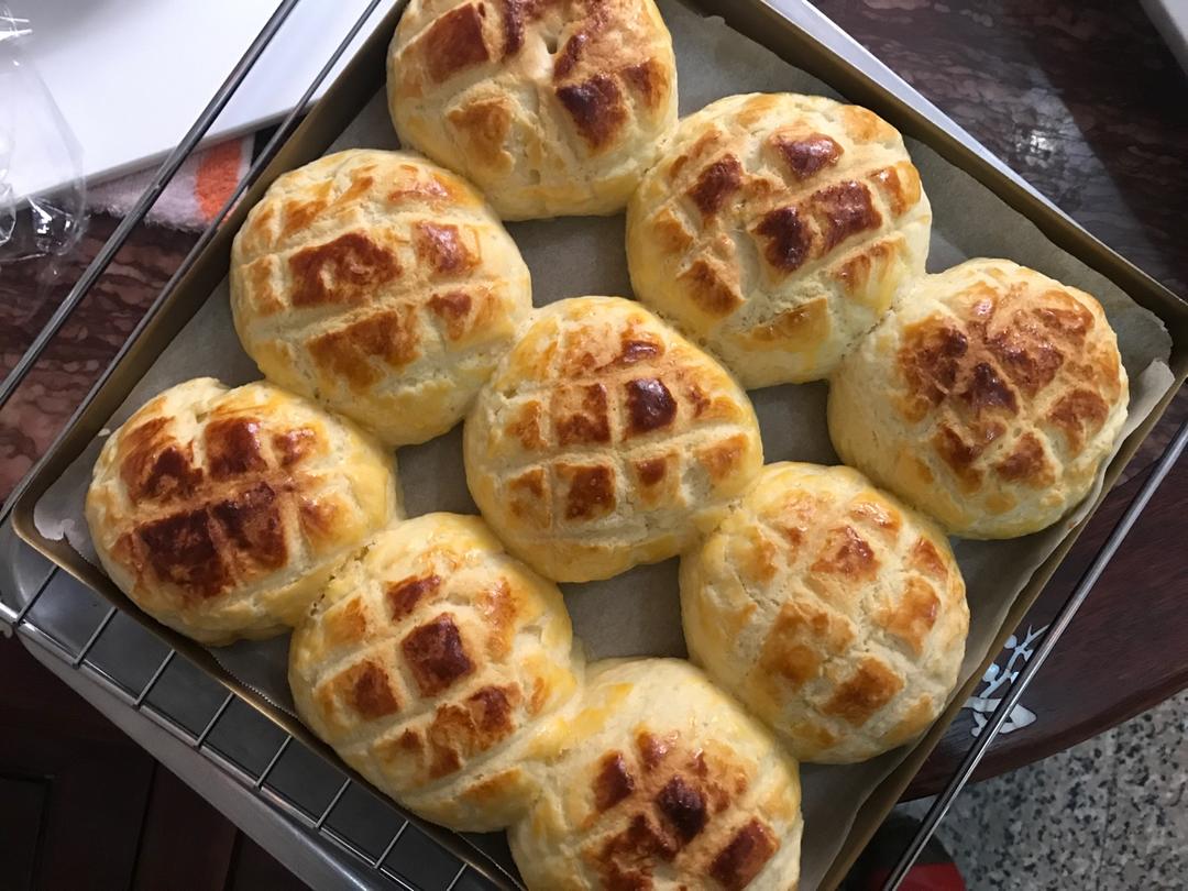 好吃到炸裂的港式菠萝包（附带制作酥皮的小视频）