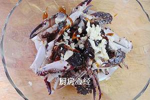 铁锅烧烤螃蟹爪的做法 步骤5