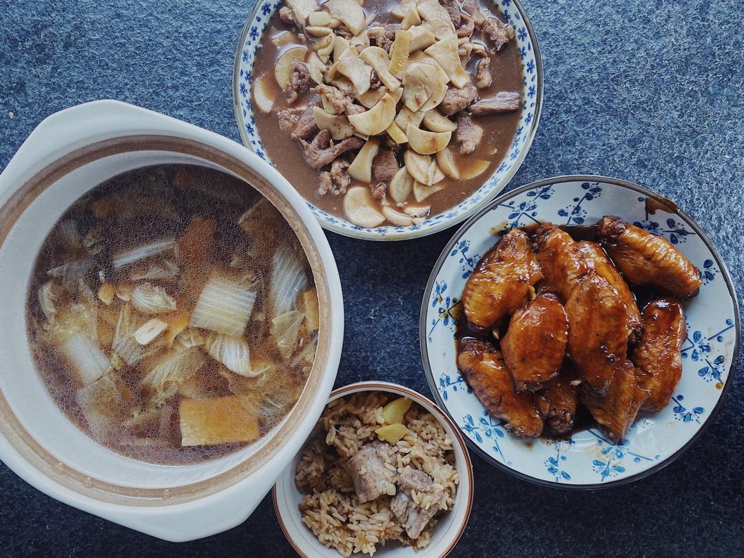 喷香排骨焖饭（爆好吃）