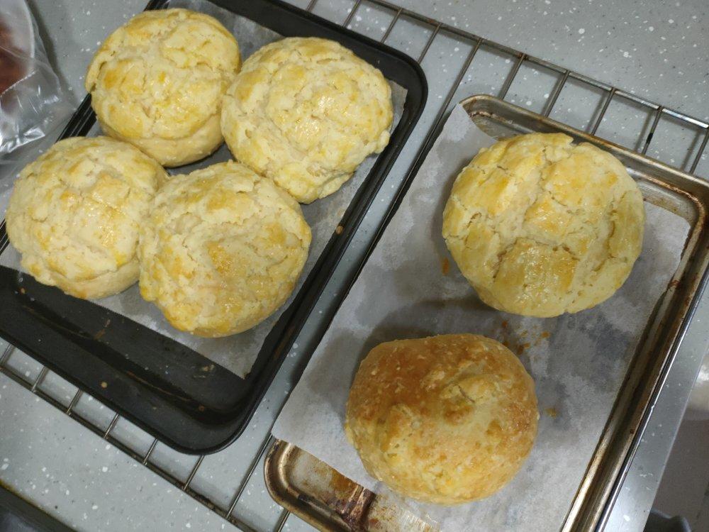 好吃到炸裂的港式菠萝包（附带制作酥皮的小视频）