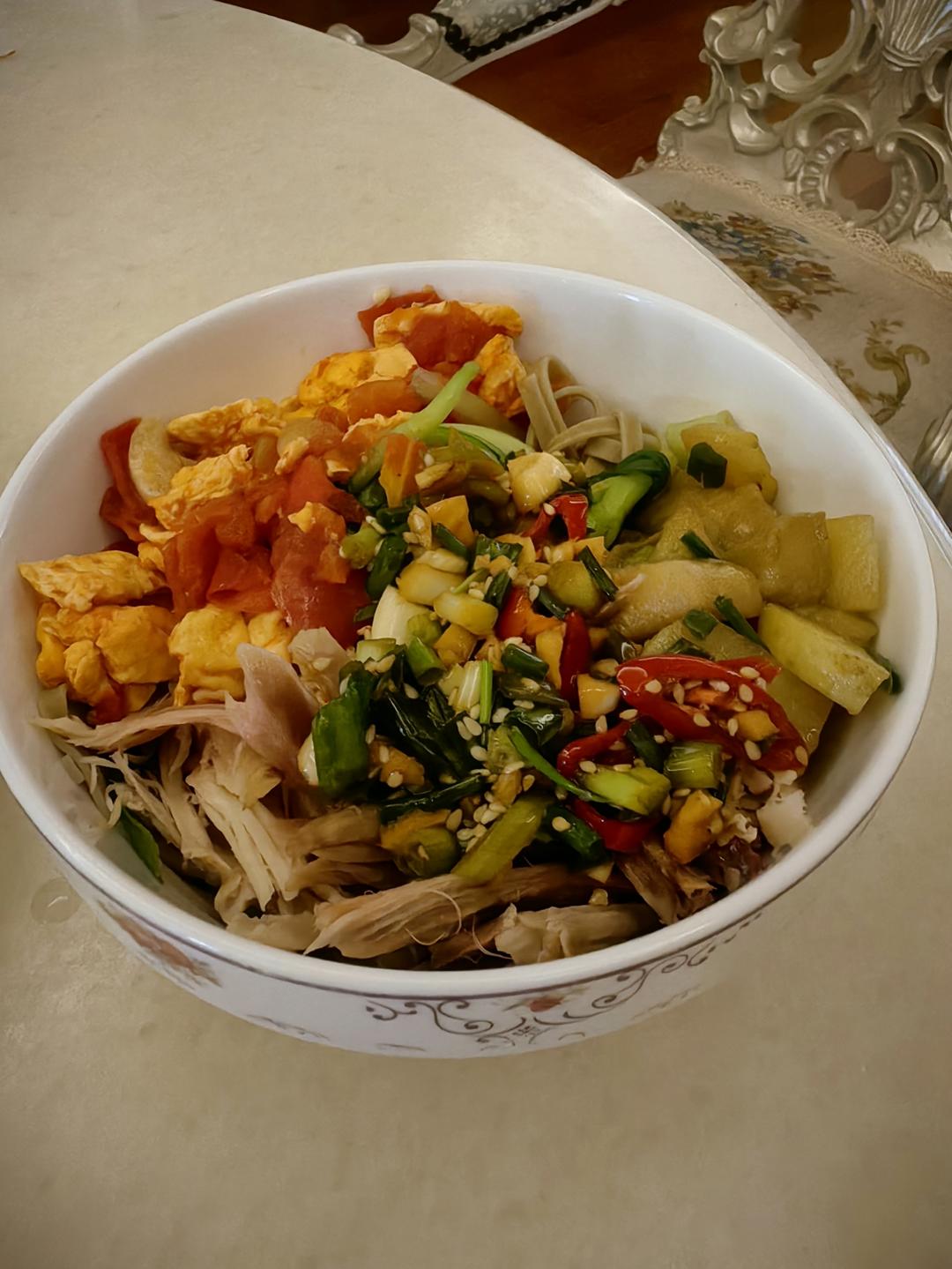 【快手减脂餐】凉拌鸡丝荞麦面（附万能凉拌汁做法）