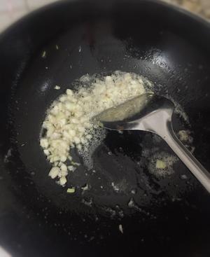 豆鼓鲮鱼油麦菜的做法 步骤2