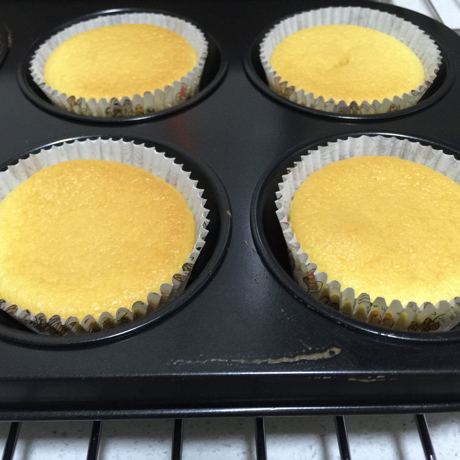 软绵绵戚风纸杯蛋糕