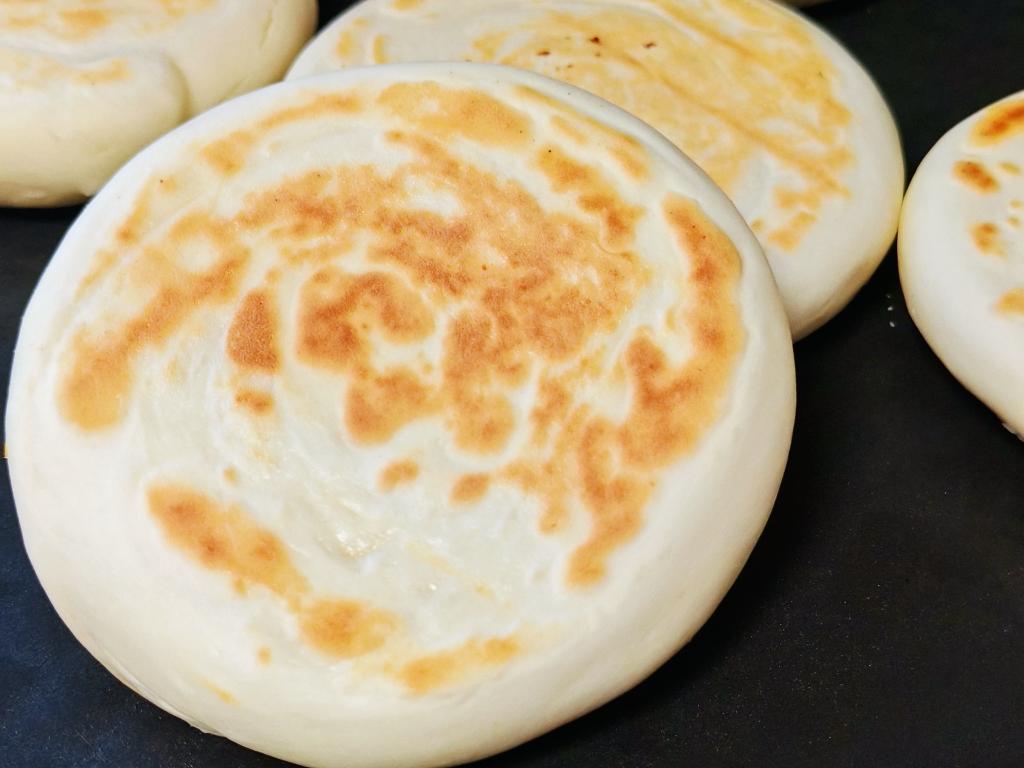 肉夹馍，白吉馍