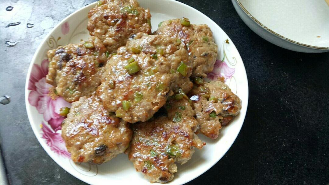 薰薰不是大么做的香菇煎肉饼