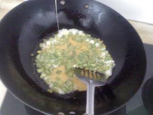 苦瓜玉米豆炒蛋的做法 步骤3