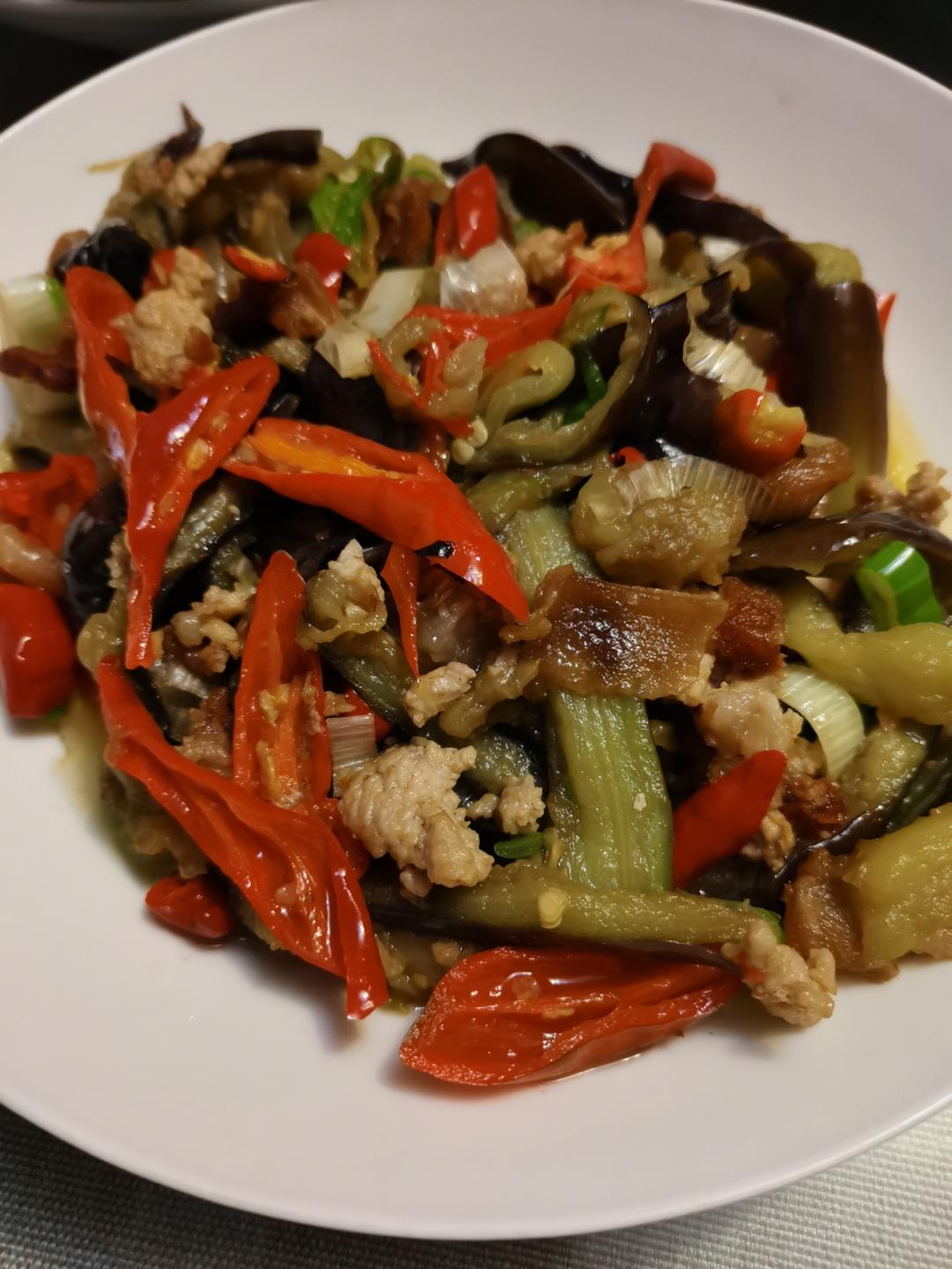 不用炸却能做出饭店那种“油焖茄子”的绝招