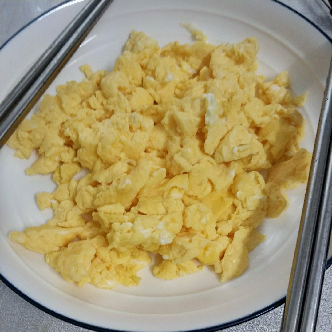 鸡蛋系列-3分钟嫩炒滑蛋