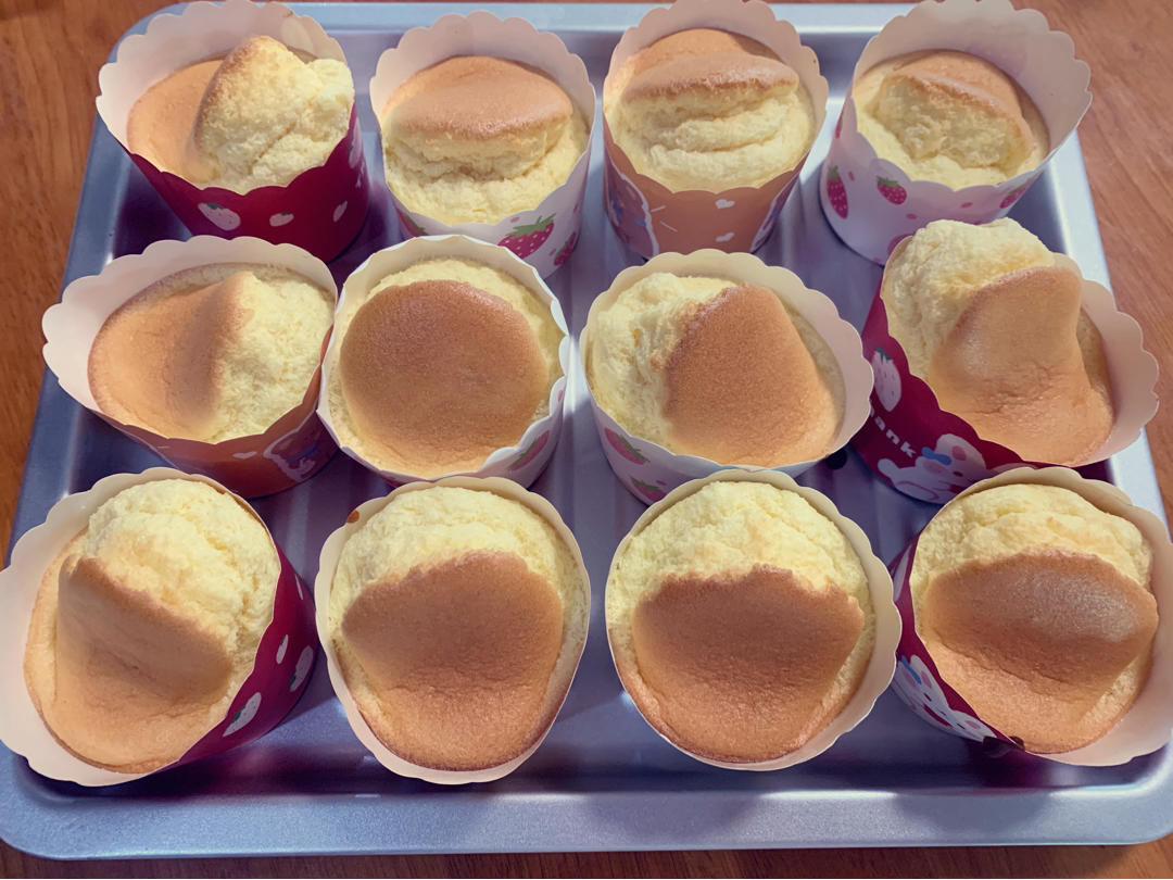 不塌不凹的纸杯戚风蛋糕