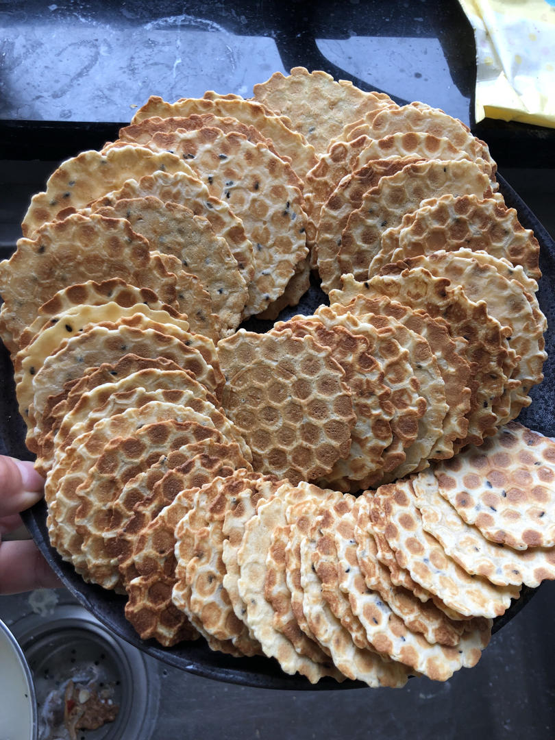 奶香酥脆鸡蛋卷