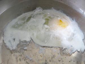 红糖黑芝麻荷包蛋的做法 步骤4